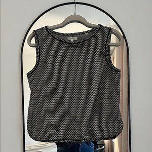 🎉5/$25 Sleeveless Black & White Patterned Shell Top